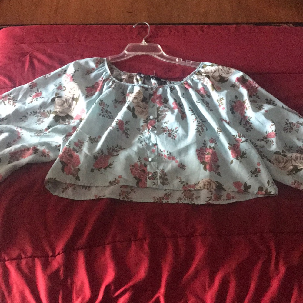 Long sleeve crop top